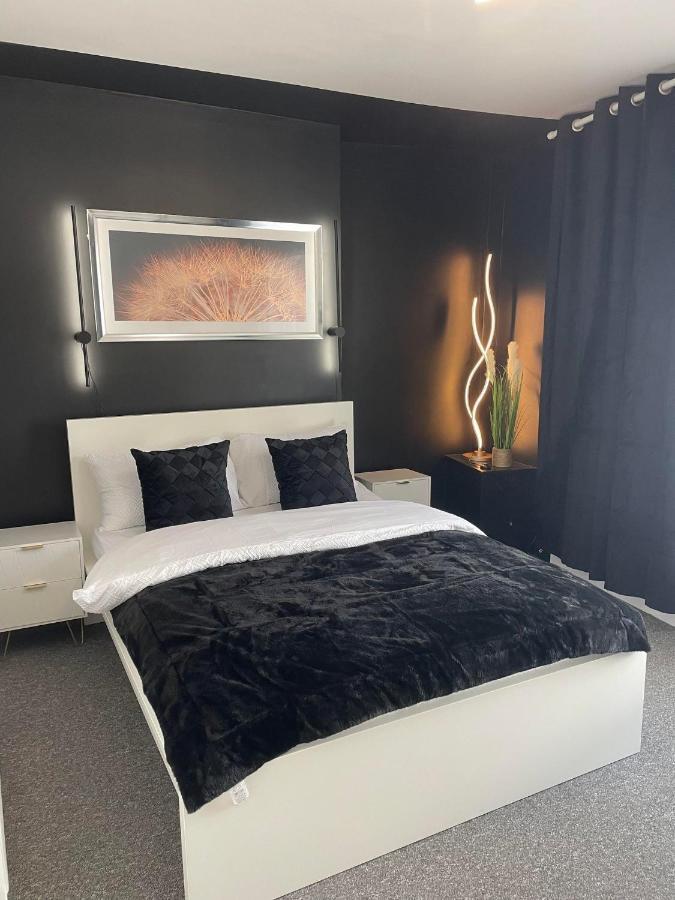 Flat 1 Διαμέρισμα Λάμπετερ Εξωτερικό φωτογραφία