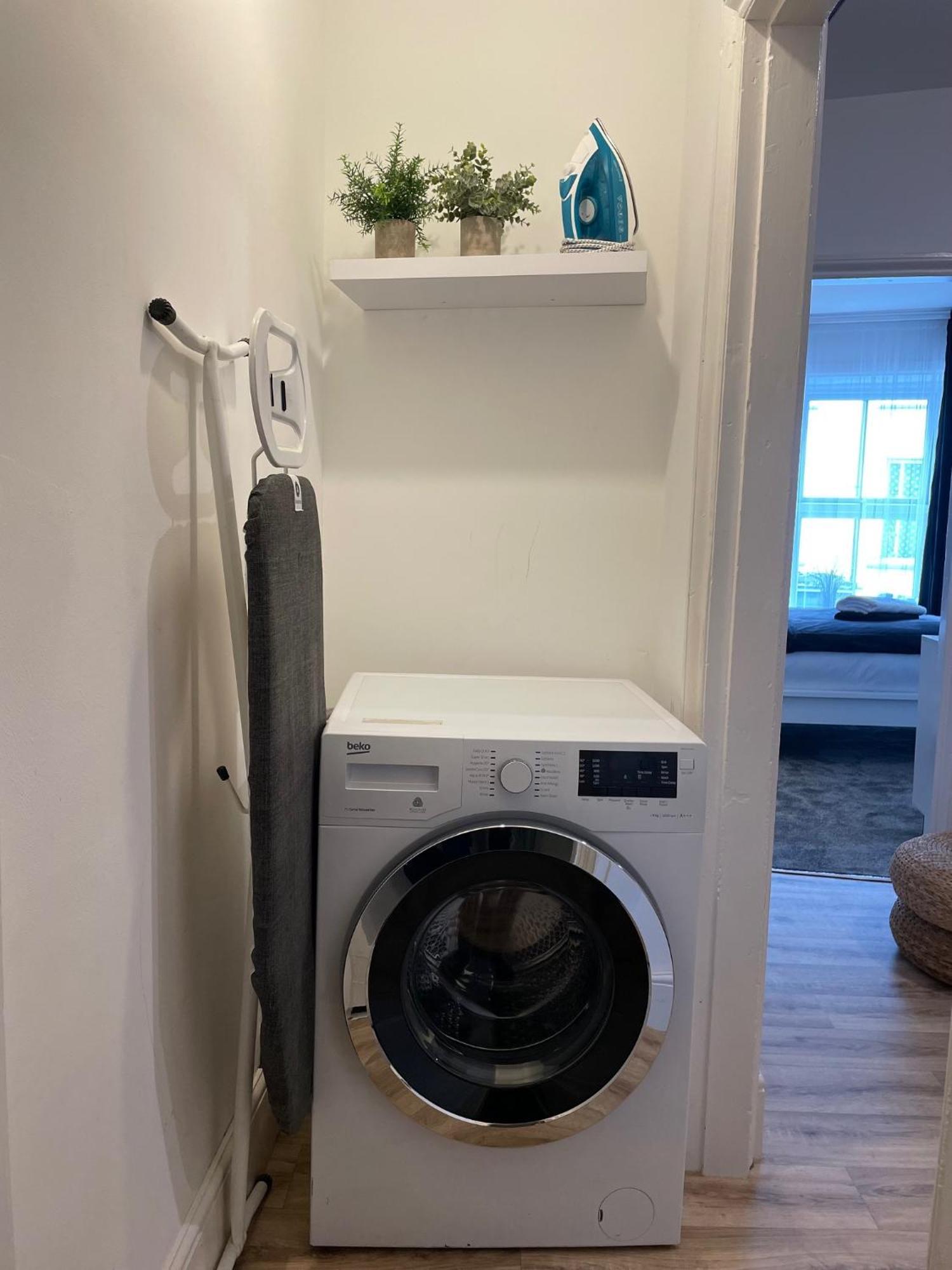 Flat 1 Διαμέρισμα Λάμπετερ Εξωτερικό φωτογραφία