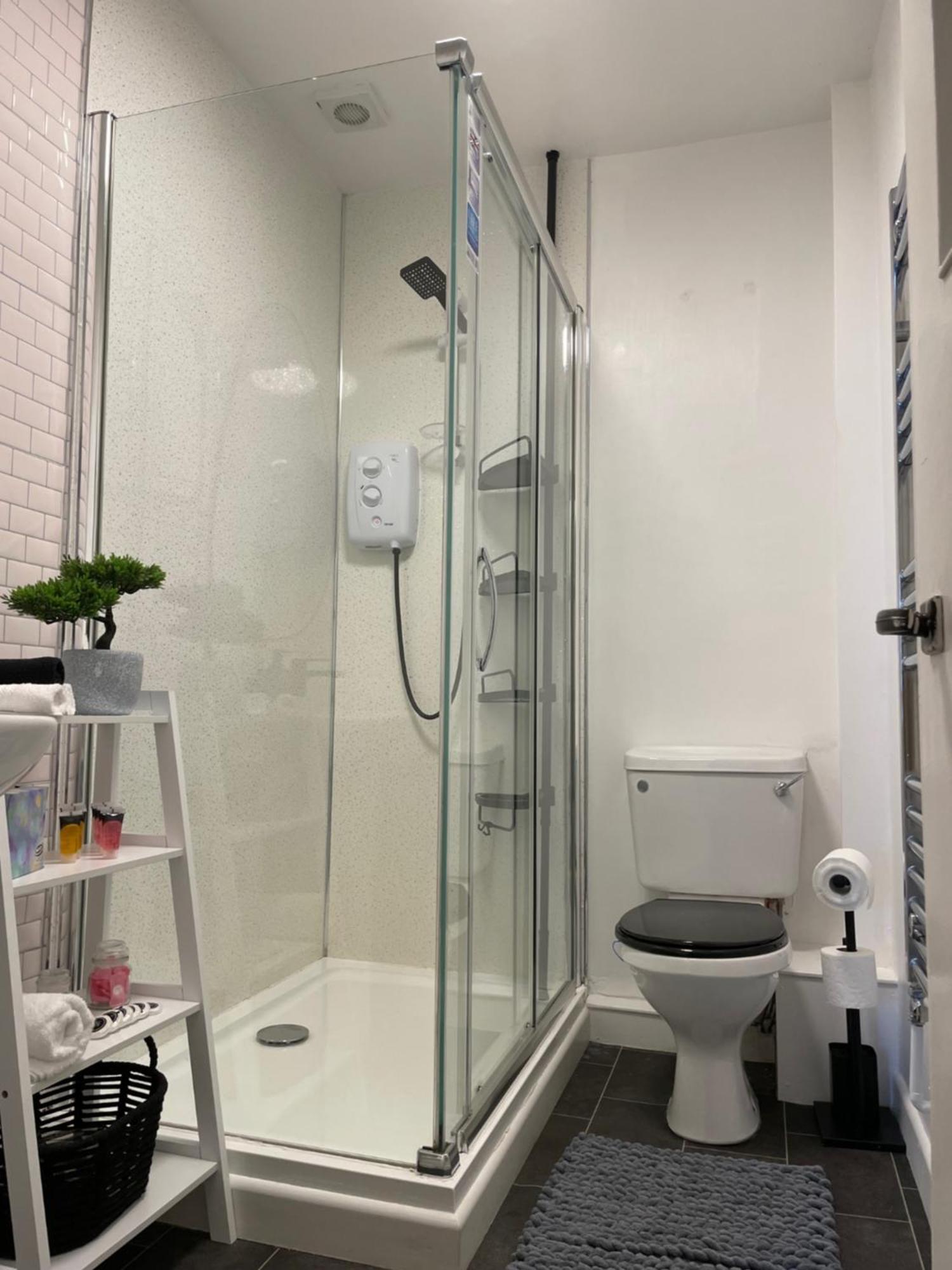 Flat 1 Διαμέρισμα Λάμπετερ Εξωτερικό φωτογραφία