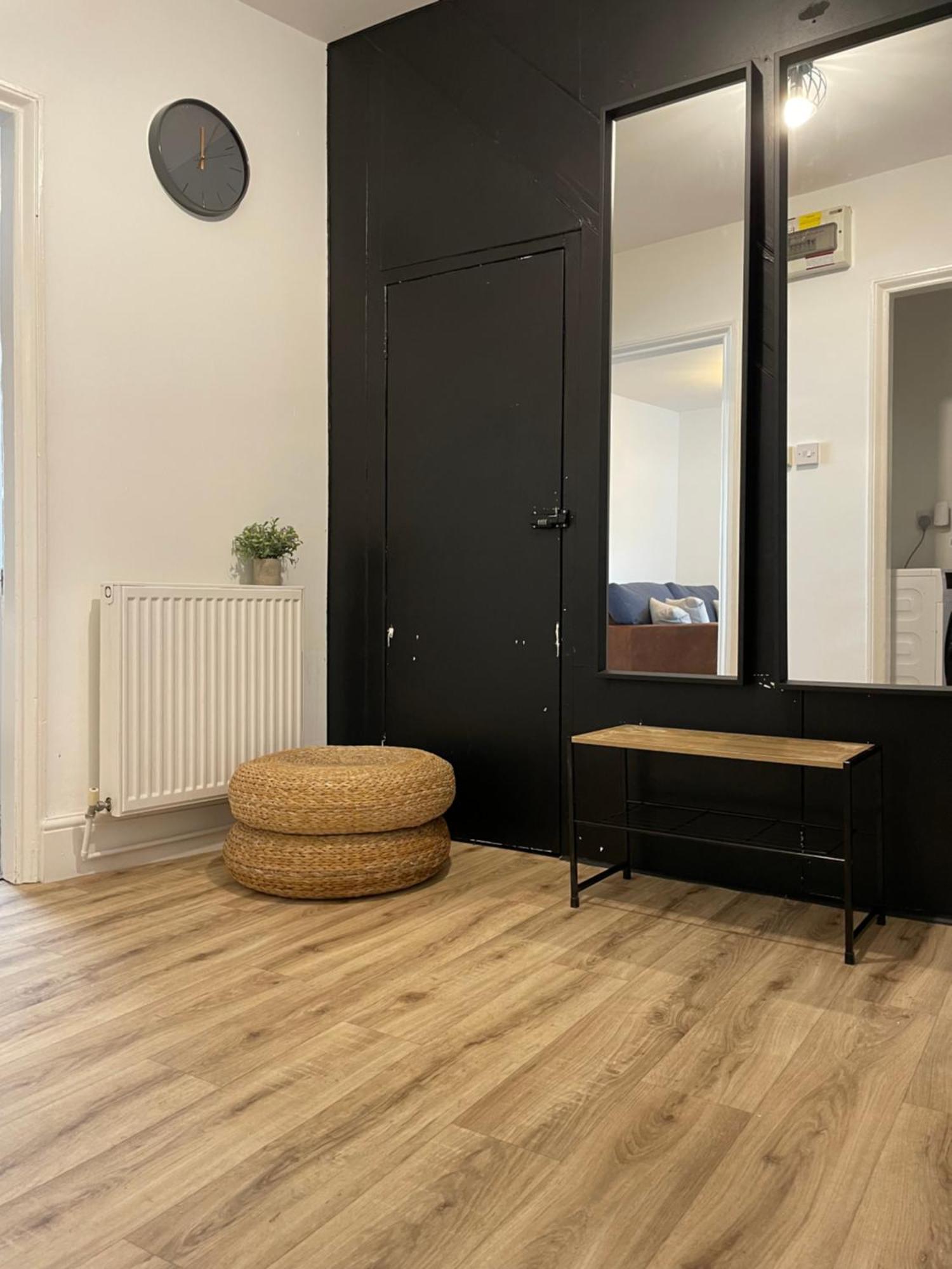 Flat 1 Διαμέρισμα Λάμπετερ Εξωτερικό φωτογραφία