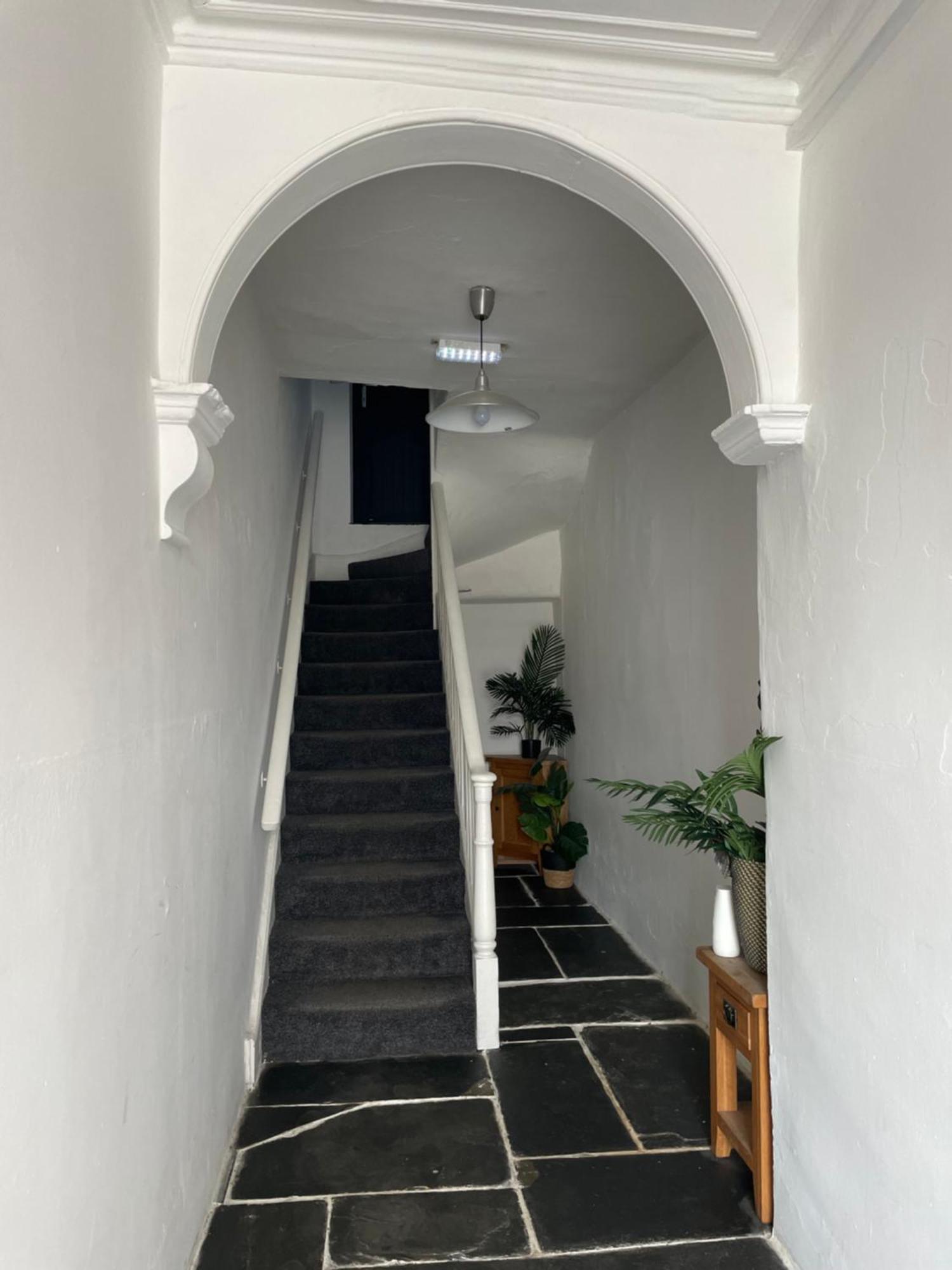 Flat 1 Διαμέρισμα Λάμπετερ Εξωτερικό φωτογραφία